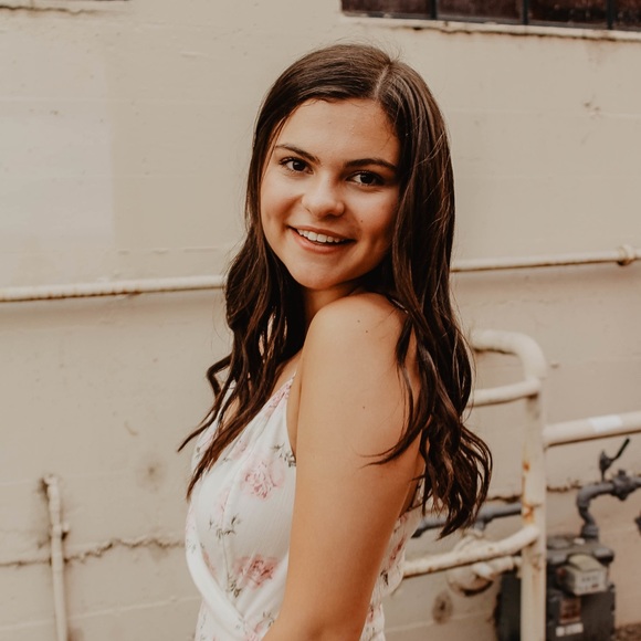 Meet your Posher, Lauren - Picture 1 of 1